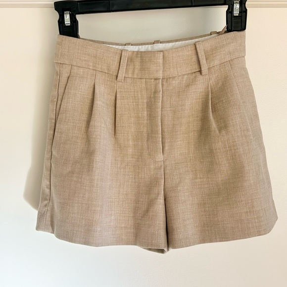 Aritzia Babaton Shorts - Picture 2 of 3
